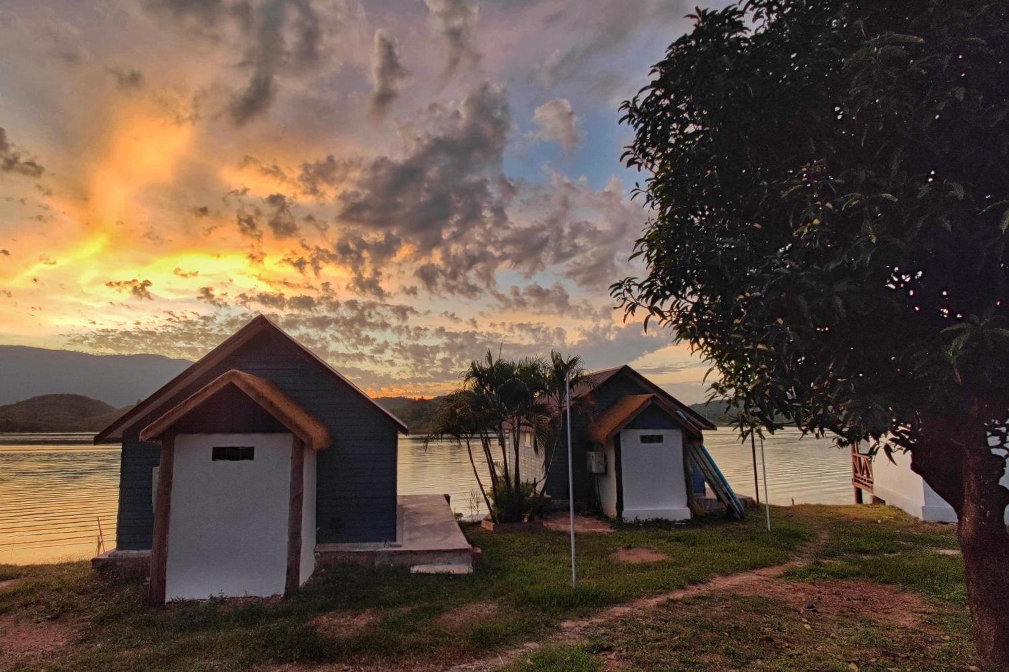 Sunset Nam Ngum Resort Vangviang Kültér fotó