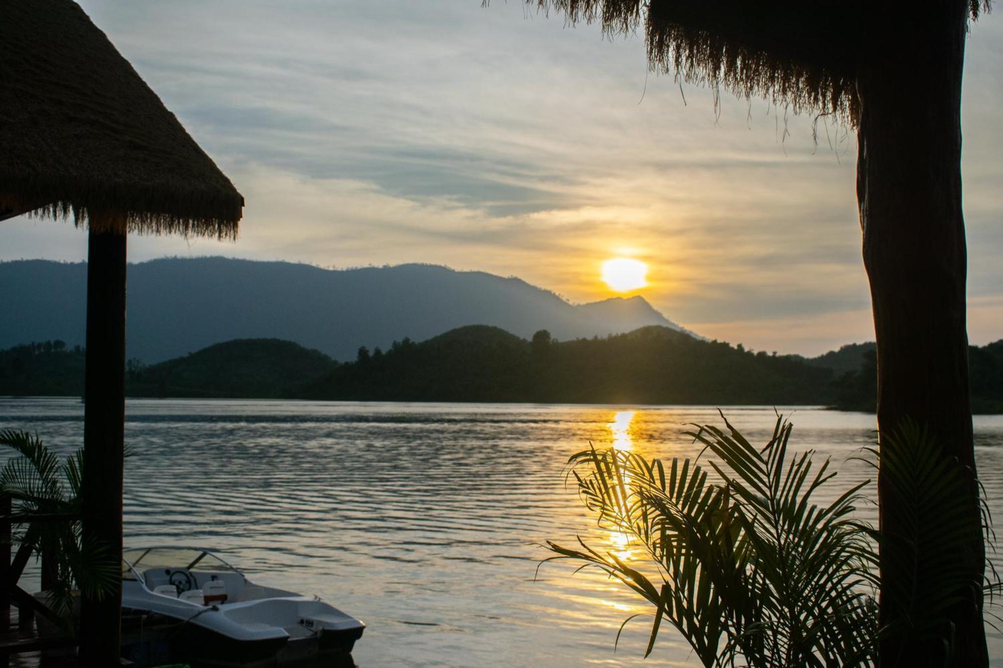 Sunset Nam Ngum Resort Vangviang Kültér fotó